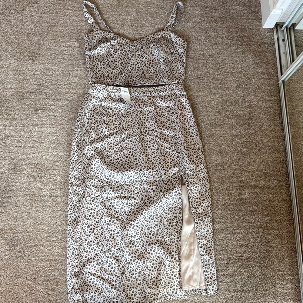 Cute brand new Abercrombie skirt and tank set.
